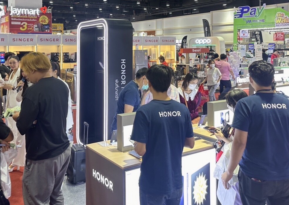 https://www.tech-hangout.com/wp-content/uploads/2024/02/HONOR-Magic-V2-%E0%B8%9C%E0%B8%A5%E0%B8%95%E0%B8%AD%E0%B8%9A%E0%B8%A3%E0%B8%B1%E0%B8%9A%E0%B8%94%E0%B8%B5-%E0%B8%97%E0%B8%B3%E0%B8%A2%E0%B8%AD%E0%B8%94%E0%B8%9E%E0%B8%A3%E0%B8%B5%E0%B8%AD%E0%B8%AD%E0%B9%80%E0%B8%94%E0%B8%AD%E0%B8%A3%E0%B9%8C%E0%B8%9E%E0%B8%B8%E0%B9%88%E0%B8%87-3.jpg