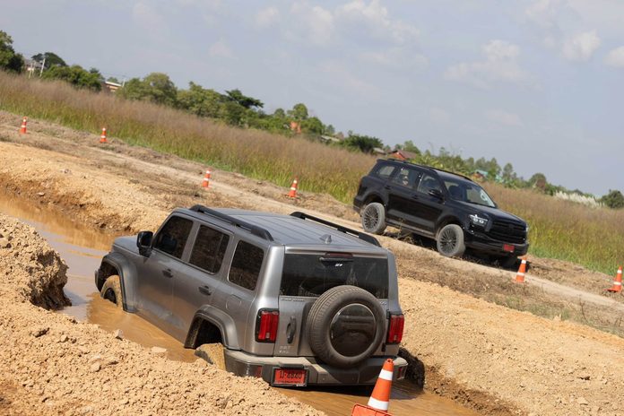 TANK Off-Road 4 TANK HER POWER (1)